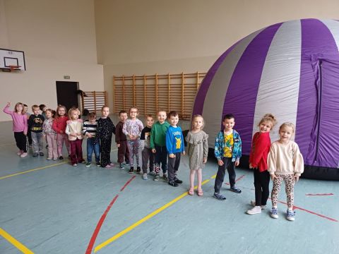 W MOBILNYM PLANETARIUM